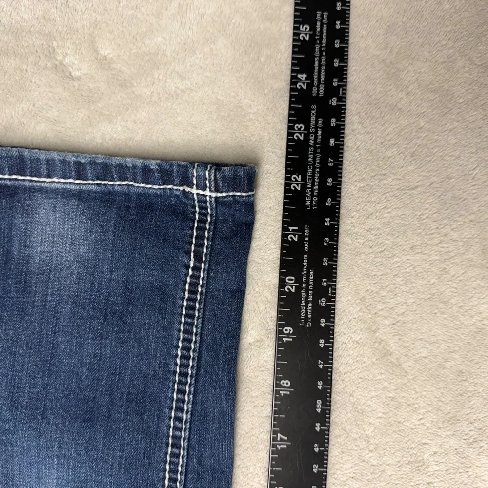 Maurices Womens Dark Wash Embellished Cropped Jeans Size 1/2‎ Contrast Stitch